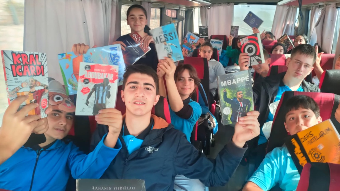 Şehit Yakup Gitmez Ortaokulu Öğrencileri İzmit Kitap Fuarı Gezisinde